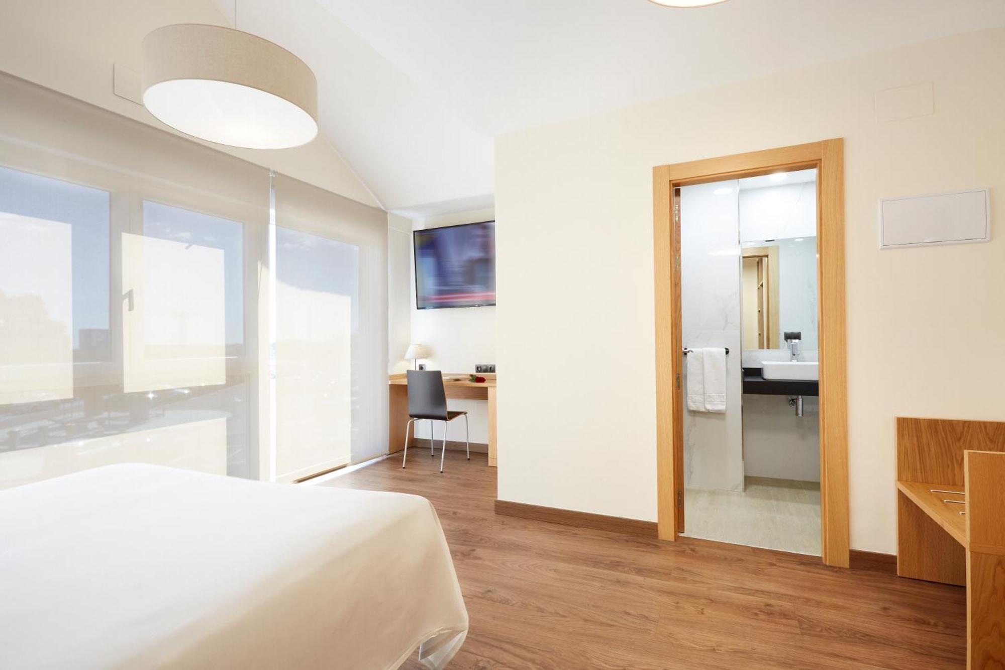 Hotel Arias Aeropuerto Santiago Del Monte Luaran gambar