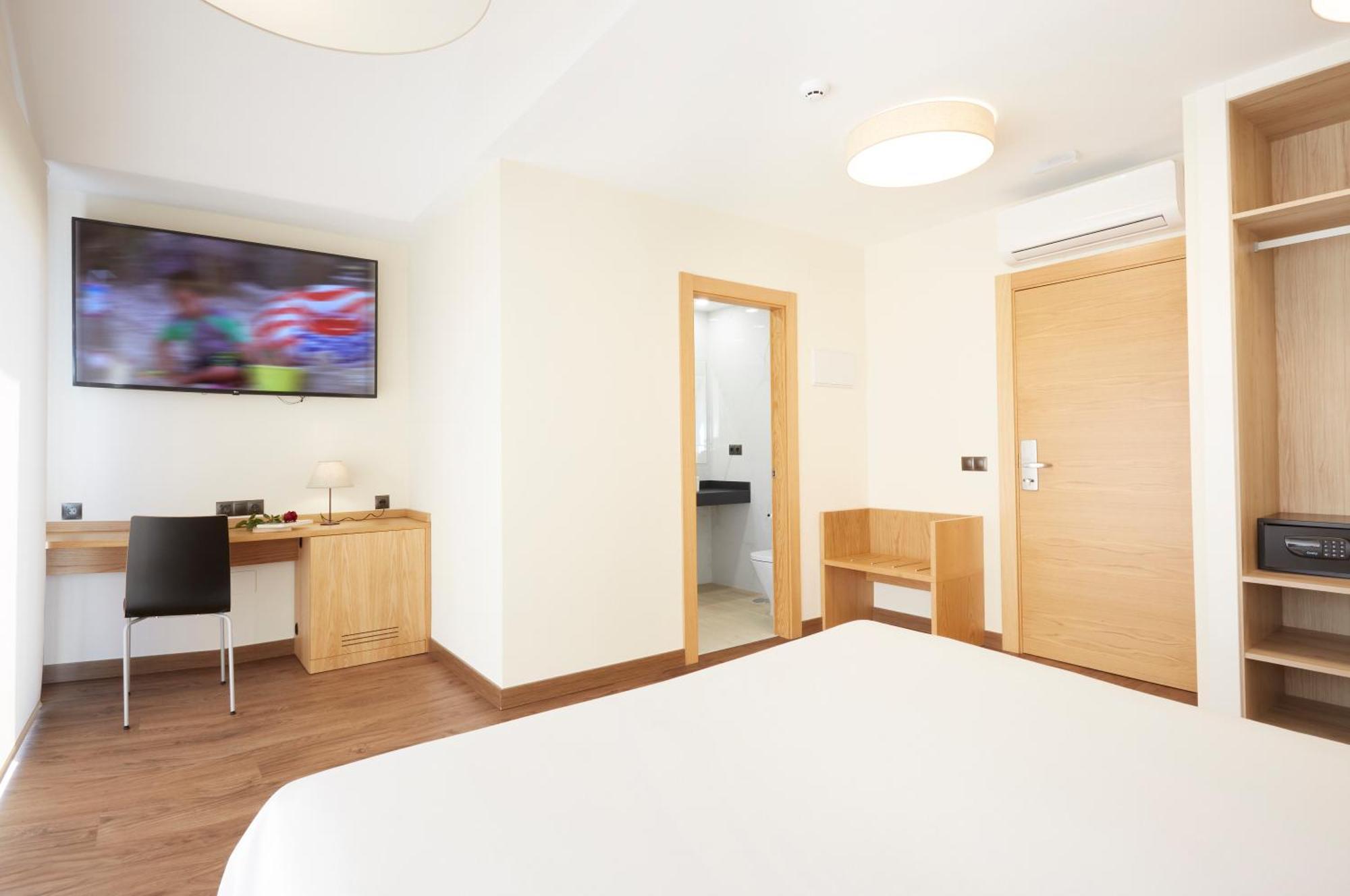Hotel Arias Aeropuerto Santiago Del Monte Luaran gambar