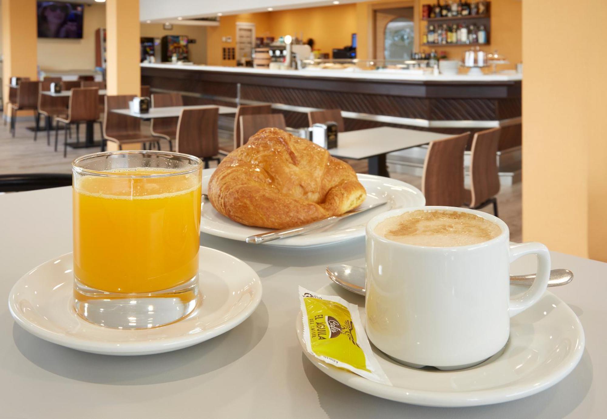 Hotel Arias Aeropuerto Santiago Del Monte Luaran gambar