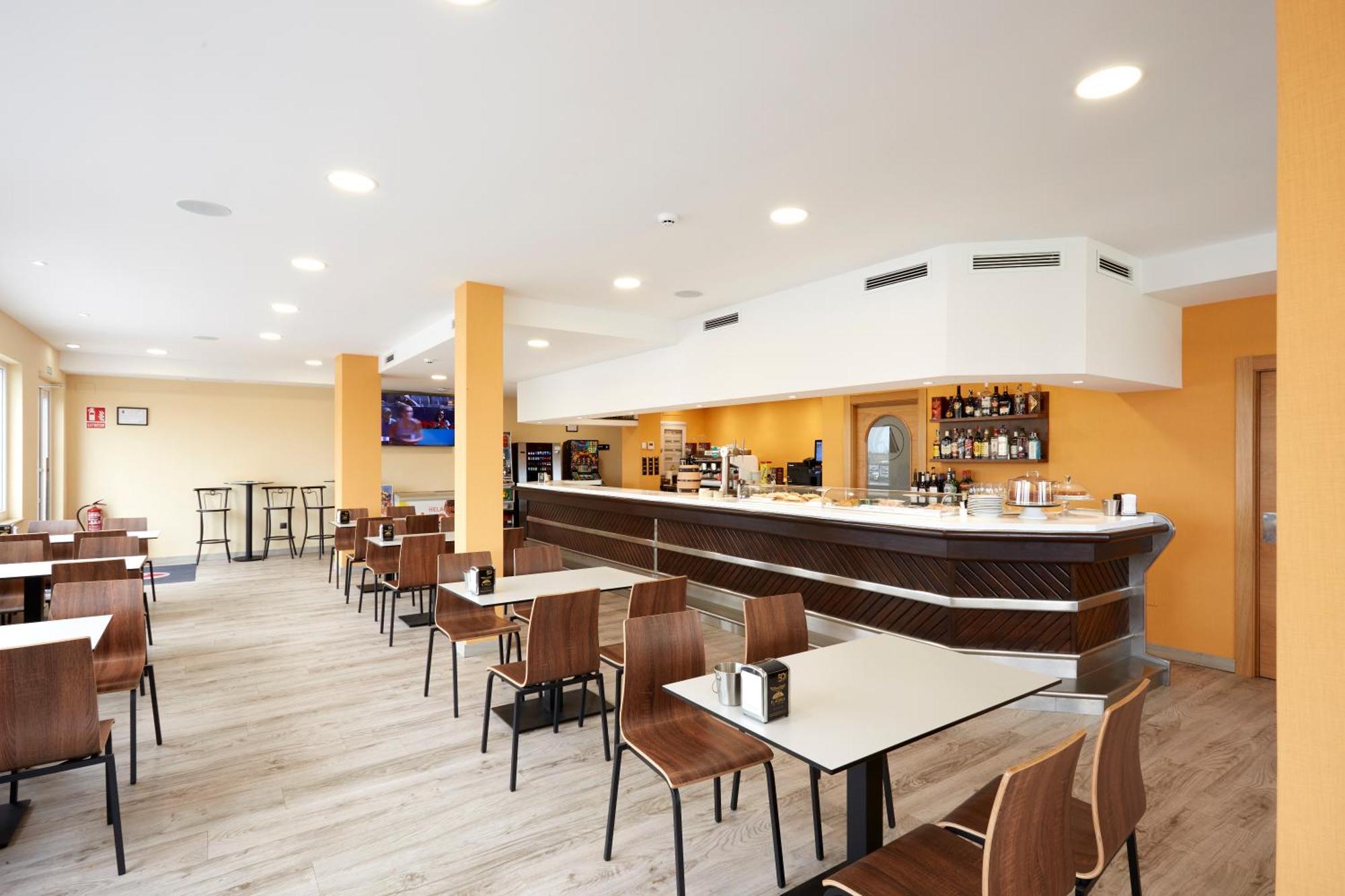 Hotel Arias Aeropuerto Santiago Del Monte Luaran gambar