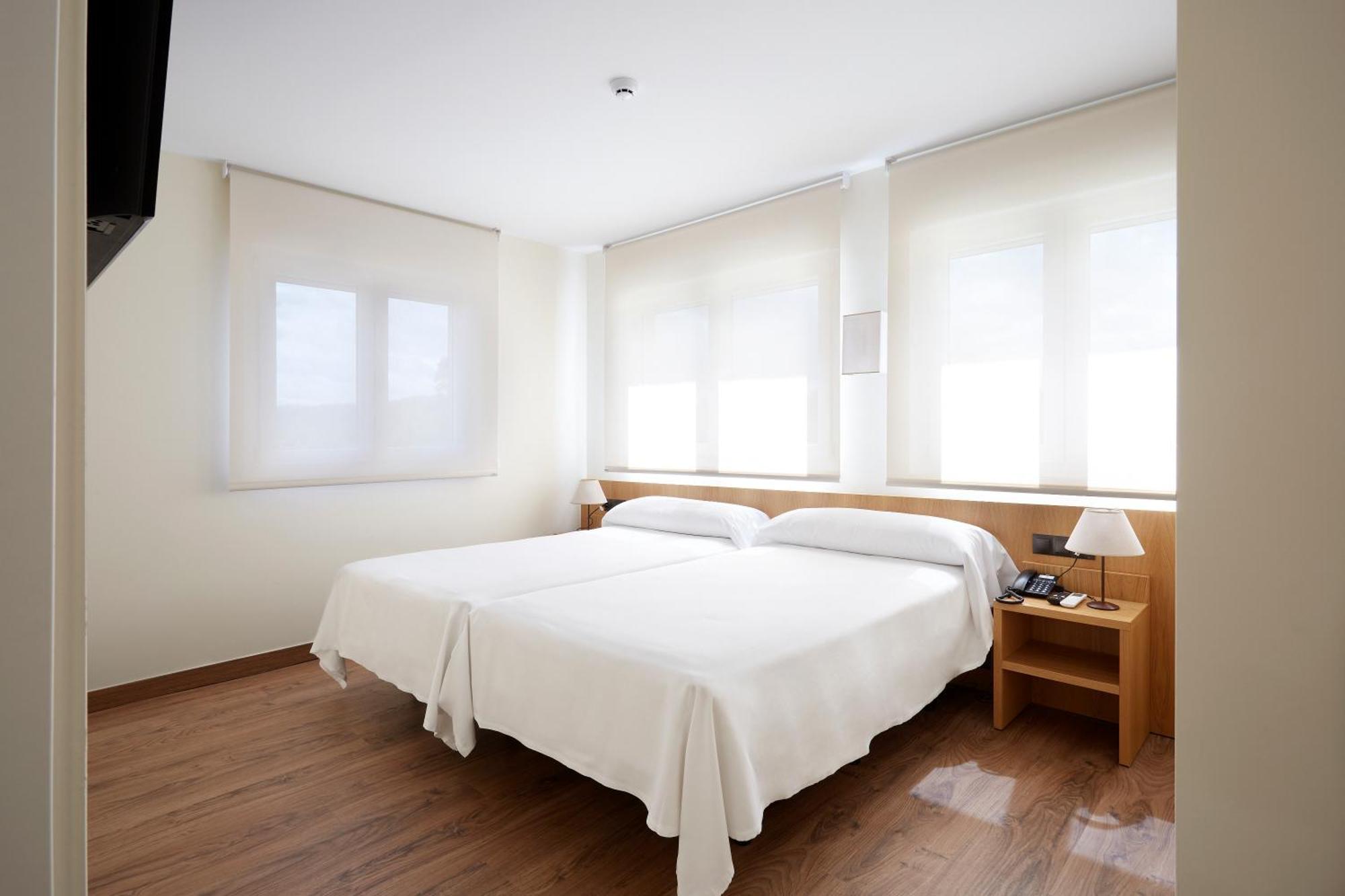 Hotel Arias Aeropuerto Santiago Del Monte Luaran gambar